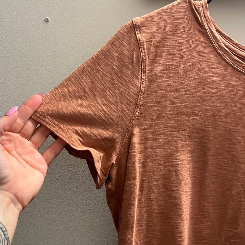 Lululemon Women's Rust T-Shirt - Picture 4 of 5